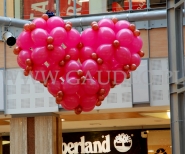 Balonowe serce z okazji Walentynek w Pasażu Grunwaldzkim we Wrocławiu.