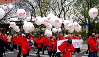 Balony helowe na proteście ZNP w Warszawie.