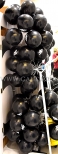 Balony z nadrukiem po założeniu na patyczki w toruńskiej galerii.
