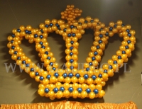Carska korona z balonów na evencie w stylu Carskiej Rosji.