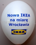 Logotyp otwarcia nowego sklepu nadrukowany na balonie.