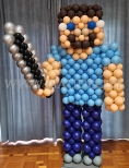 Balonowy Steve z gry Minecraft.