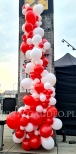 Dekoracja balonowa na uroczystości patriotyczne.