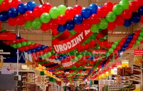 Dekoracja z balonów na urodzinach sieci Auchan.