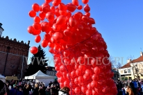 Puszczanie balonów z helem w Sandomierzu.