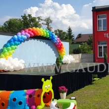 Dekoracja z balonów na otwarcie przedszkola.
