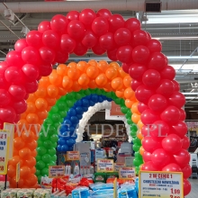 Bramy z balonów w markecie Leclerc.
