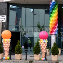 Balonowe lody jako dekoracja cukierni.