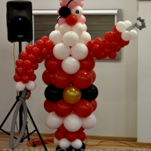Mikołaj z balonów.