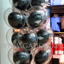 Balony w balonie jako dekoracja na otwarcie salonu 4F w Galerii Mokotów.