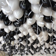 Balony helowe jako dekoracja sufitu.