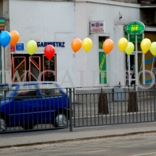 Balony napełnione helem na Wrocławskiej ulicy.