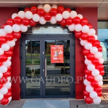 Brama z balonów dla KFC.