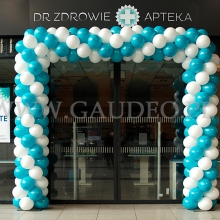 Brama balonowa jako dekoracja na otwarcie apteki.