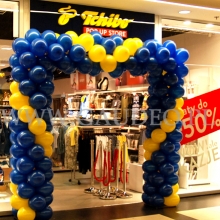 Brama z balonów na otwarcie sklepu.