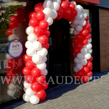 Brama balonowa jako dekoracja otwarcia sklepu w Rawiczu.