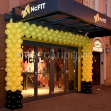 Brama balonowa jako dekoracja na otwarcie.