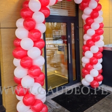 Brama balonowa na otwarcie restauracji KFC.