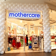 Brama z balonów na otwarciu sklepu Mothercare w galerii Magnolia we Wrocławiu.
