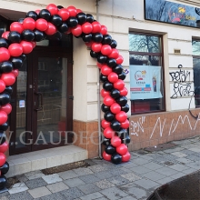 Brama z balonów na Trzebnickiej we Wrocławiu.