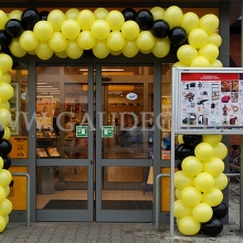Brama balonowa z okazji otwarcia sklepu.