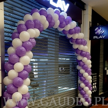 Łuk z balonów we wrocławskiej galerii.