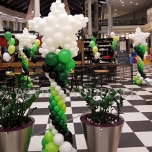 Dekoracja balonami dla kawiarni Starbucks w Warszawie.