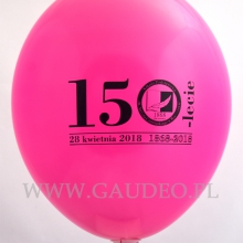 Ciemno różowy balon z czarnym nadrukiem.