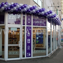 Girlanda z balonów jako dekoracja na otwarcie.