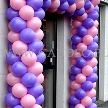 Brama balonowa jako dekoracja wejścia.