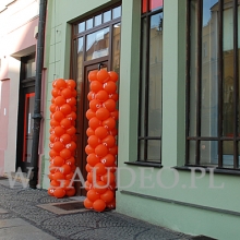 Kolumny balonowe na świdnickim Rynku.