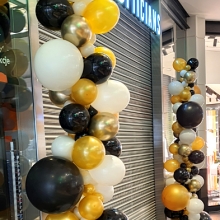 Organiczne kolumny z balonów.