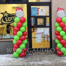 Kolumny z balonów dla kolektury Lotto.