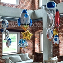 Balony helowe z motywami kosmicznymi.