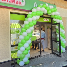 Brama z balonów dla apteki.