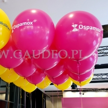Olbrzymie balony napełnione helem.