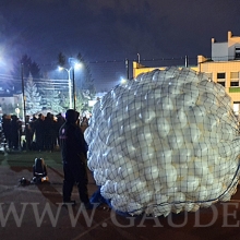 Balony helowe gotowe do puszczania.